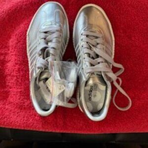 BNWT Adidas Sambarose Platform Sneakers in Metallic Silver - Size 6